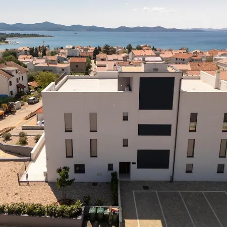 Rooftop 51 アパート *