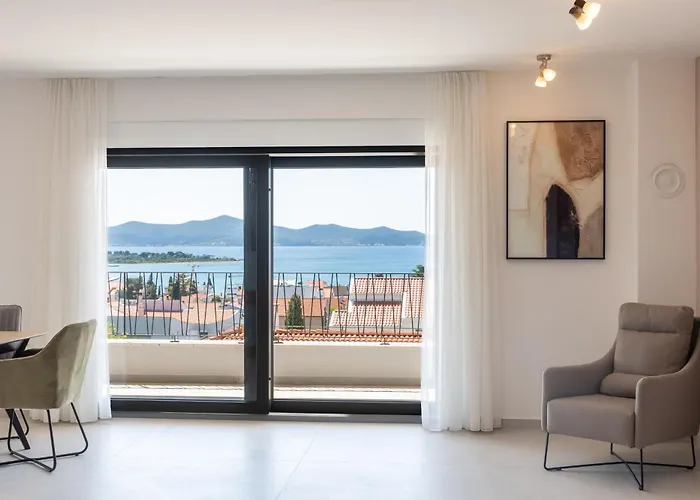 Rooftop 51 アパート