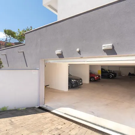 Rooftop 51 Apartment *