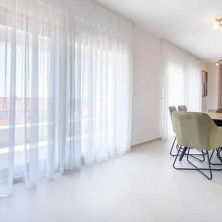 Rooftop 51 Apartment *